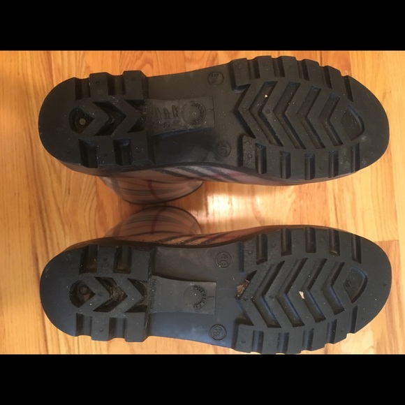 Burberry Rainboots - Picture 5 of 5